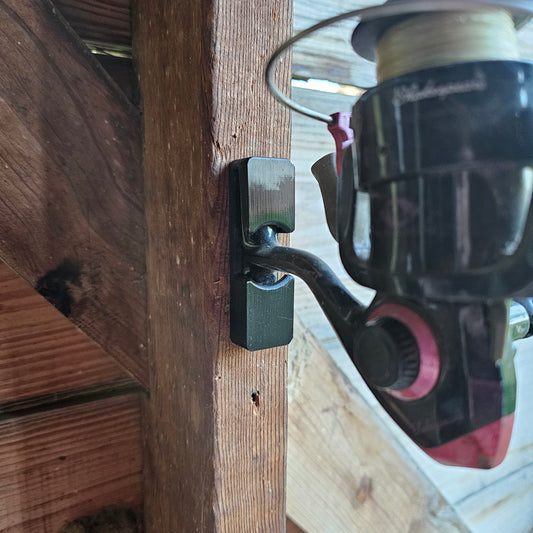 Single Fishing Reel Wall Hanger – 3D Printed Twist-In Mount