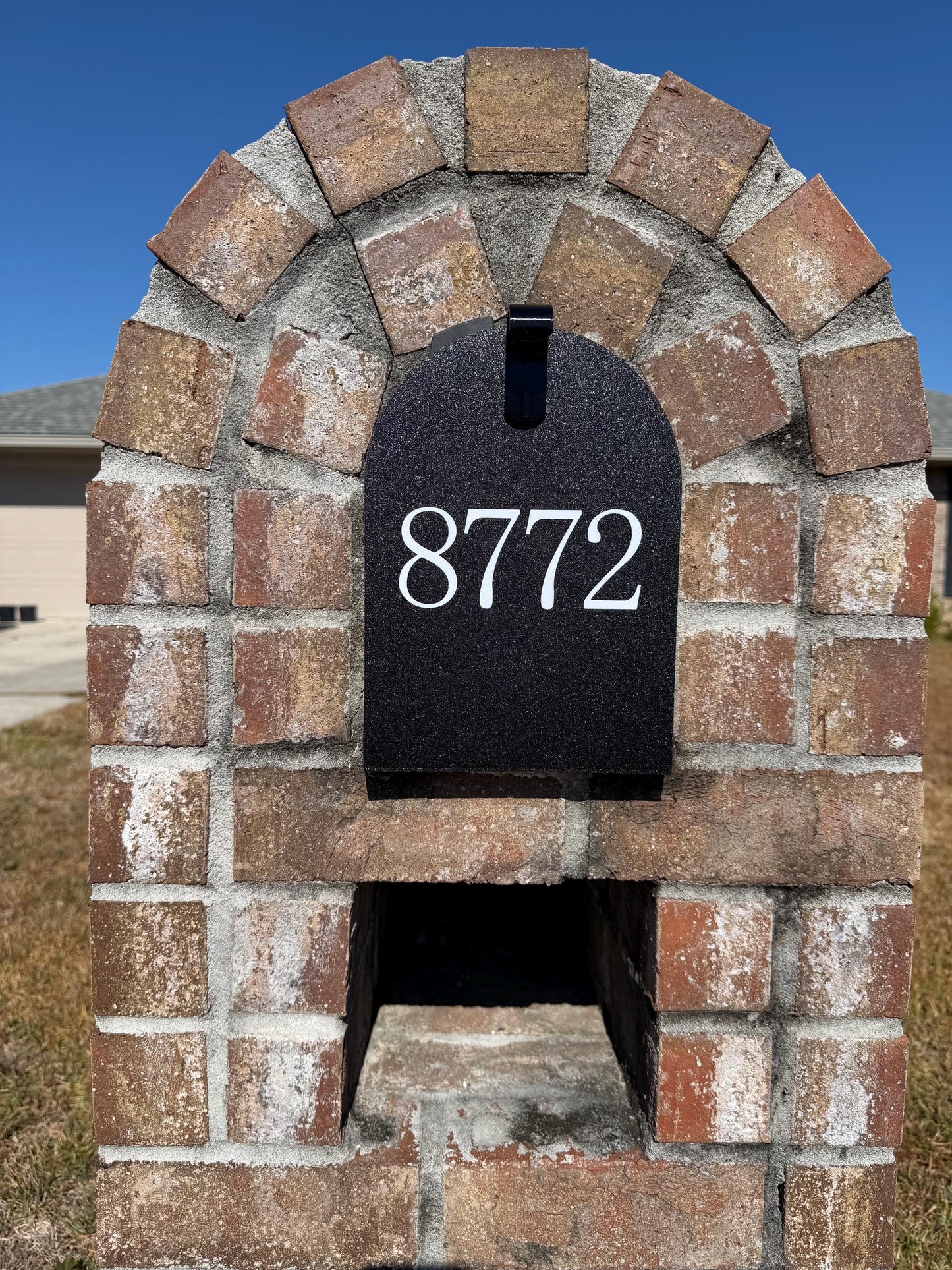 Replacement Door for Plastic Mailbox – Style 2 – Front Options: Plain, Text, or Decorative Figure (Copy)