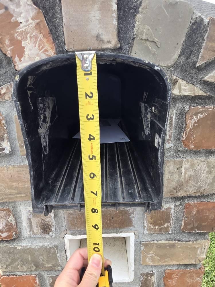 Design 9 plastic mailbox opening width measurement