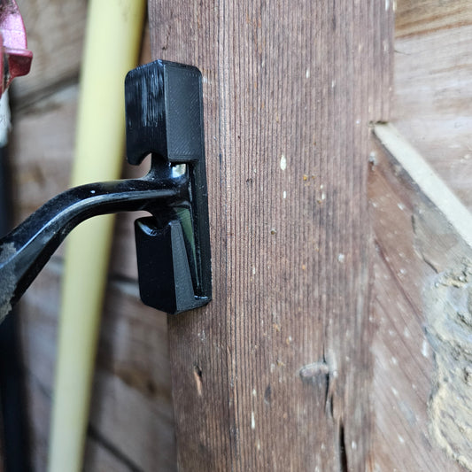 Single Fishing Reel Wall Hanger – 3D Printed Twist-In Mount